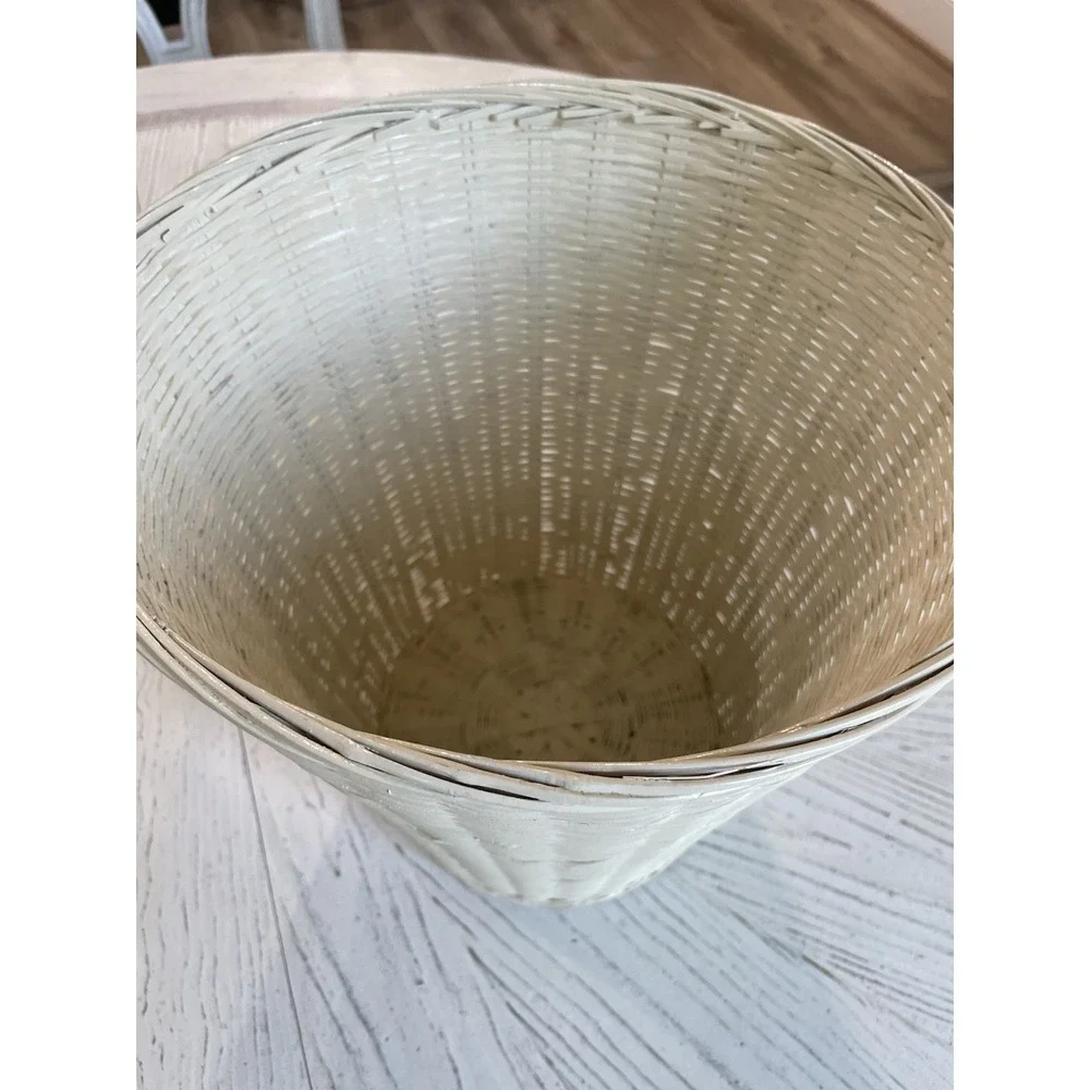 Vtg White Wicker Wastebasket Round Woven‎ Trash Garbage Can Planter Boho 1970s